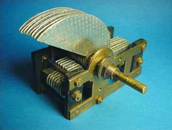 带你认识几种常见电容器，了解电路板上常见电子元件