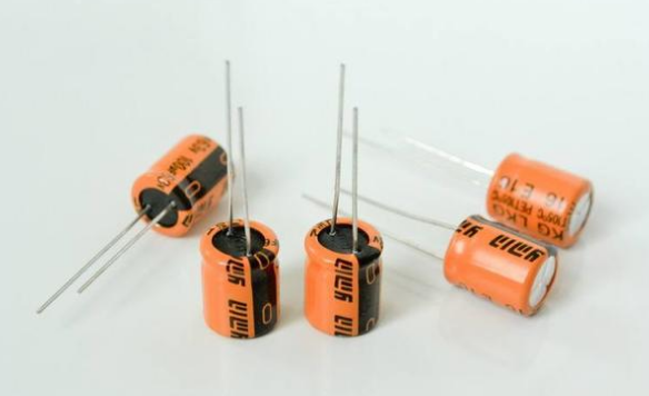 「NIPPON CHEMI-CON」电解电容极性接错会爆炸，如何避免？